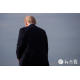 [사진] 에어포스원에서 내리는 도널드 트럼프 대통령의 뒷모습