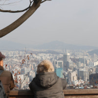 금리 동결에 부동산 시장 찬바람 ‘쌩쌩’… “거래절벽 이어질 것”