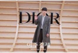 [화보] 무보정 원본, 디올(Dior) 패션쇼 참석한 남주혁 사진 10장