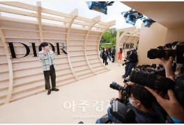 [화보] 무보정 원본, 디올(Dior) 패션쇼 참석한 안효섭 사진 8장