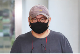 '흉기 협박·폭행' 정창욱 셰프, 1심 징역 10개월…법정 구속 면해