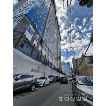 울산 남구 건설현장 20층서 철제 문짝 낙하 '아찔'