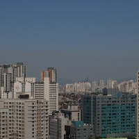 원자재 상승·탄핵 정국에 3월 아파트 분양 실적 39%..4월도 10% 줄었다