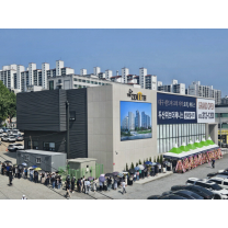 대구 북구 '두산위브더제니스 센트럴시티' 견본주택 문전성시