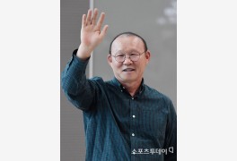 '한일 감독 대결' 베트남vs태국 축구, 돌연 중계 취소…이유는?