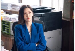 "오늘도 '천원짜리 변호사'"…김지은, 촬영장 밝히는 무결점 미모