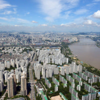 서울 ‘대출 규제’에도 온기 vs ‘규제 완화’ 지방은 침체 지속