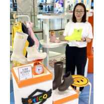 신세계百 센텀시티점, 미끄럼 방지 신발 ‘스티코’ 팝업 선보여