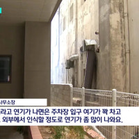 (R)아파트 출입구에 고기연기·악취 갈등..대책은 없어