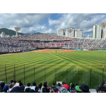 “또 미뤄지는 거 아닙니까?”... 2031년 재건축 앞둔 부산 사직야구장...