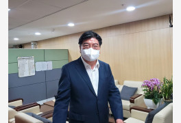 김용진 경기부지사, 술잔 투척 논란에 취임 사흘 만에 사임