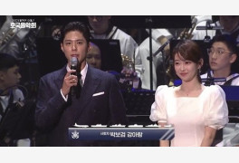 '전역' 박보검, 해군 행사 참여...군복 벗고 수트 입은 "예비역 병장"