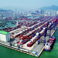 어디까지 왔나, 부산항 자성대 부두 항만 대이동