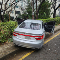 부산서 80대 운전자가 몰던 그랜저 차량, 보행자 치고 주차 차량 3대 들...