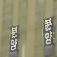 “어째, 온통 불 꺼진 아파트 행렬”.. 세계적 ‘아파트(APT.)’ 붐도 “...