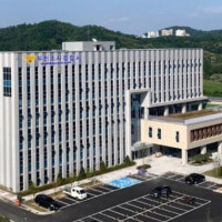 '주차 위치 보려다' 아파트 기둥과 차 문짝에 낀 50대 중태