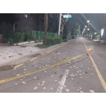 인천 곳곳 '북한 쓰레기 풍선'… 활주로 운영중단 등 피해