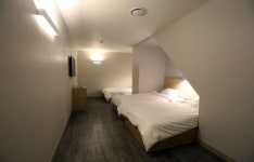 Hotel 8 hours