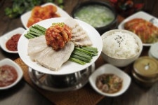 돈수백 홍대직영점