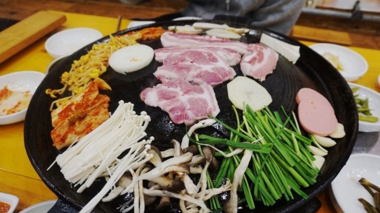 왕뚜껑삼씨네겹살이송촌점