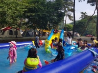 숲속의 캠핑장