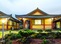 편백나무 한옥펜션 먼나머루