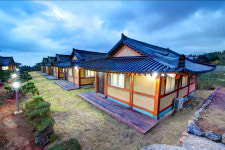 편백나무 한옥펜션 먼나머루