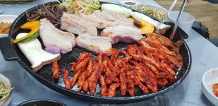 더덕솥뚜껑삼겹살 율량점