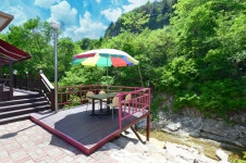 뒤뜰계곡예쁜집펜션