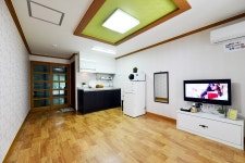 뒤뜰계곡예쁜집펜션