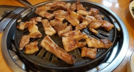 궁촌꺼먹돼지