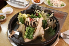 청기와지붕아래