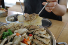 청기와지붕아래