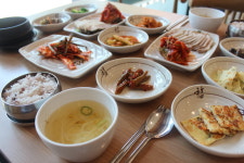 궁돈보쌈 본사직영점