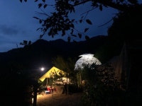 용구니아지트