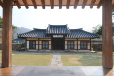 감찰댁사랑뜰