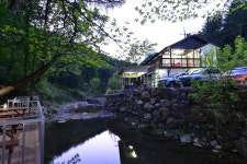 봉미산계곡예당펜션
