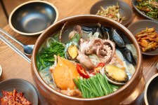 예이제해물듬뿍칼국수 게장