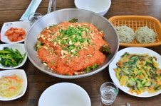 철이네물회전문점