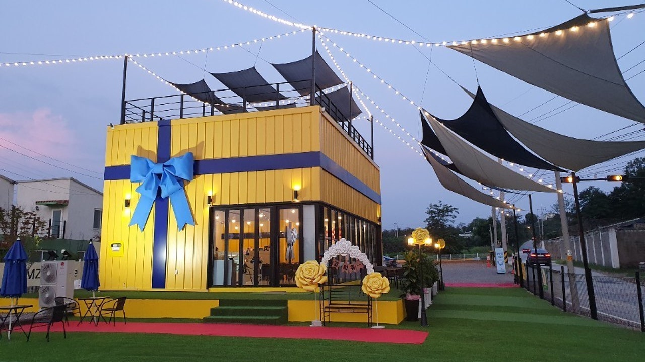 DMZ LOUNGE