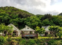 청송나무집펜션