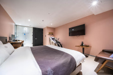 썸드라이브인호텔