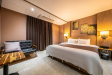 썸드라이브인호텔