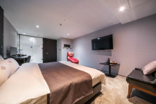 썸드라이브인호텔