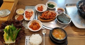 보물촌 꺼먹돼지 본점