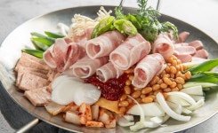 돈까스 부대찌개 황토마을