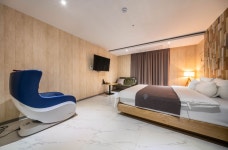 썸드라이브인호텔