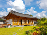 나무 향기 좋은 조용한 한옥 만화당