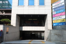 오기빌딩지하주차장입구