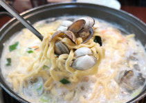 궁중해물칼국수